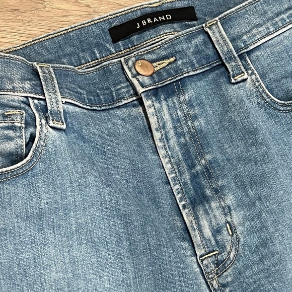 Women’s 28 J Brand Raw Hem High Rise Medium Wash EUC Jeans Denim - Picture 4 of 7
